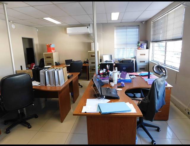 162M² OFFICE FOR SALE IN FERNDALE